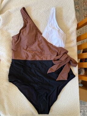 Cupshe Colorblock One-Shoulder Swimsuit with Side Tie brown black white XL